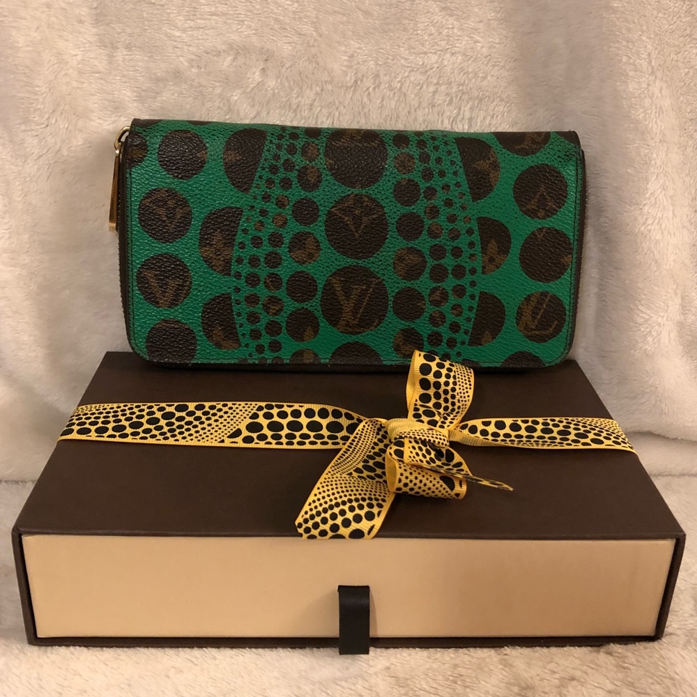RARE LOUIS VUITTON Kusama Pumpkin Dot Green Zippy